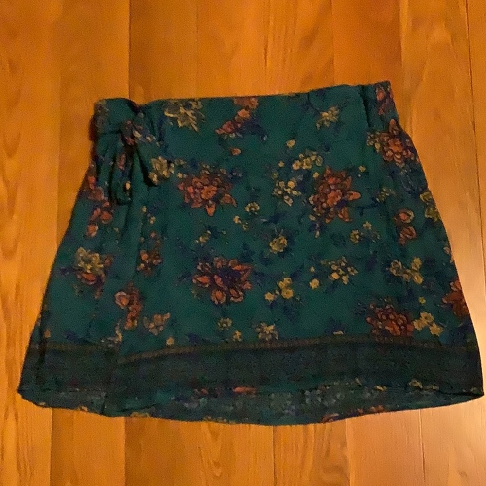 Maurice’s floral teal combo skirt, size large in excellent condition.